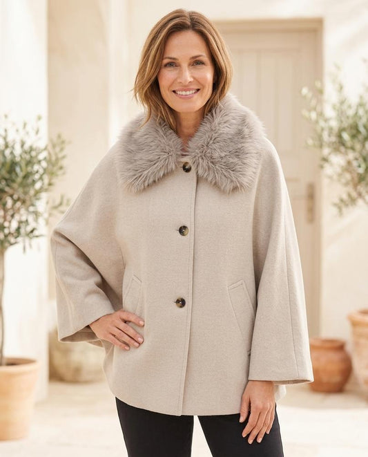 Ulla Fashion - Karon | Ausgestellter Pelzbesetzter Mantel Damen